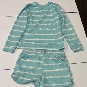 Girls 32 Degrees Long Sleeve  Shirt + Shorts. Preloved. M 10/12